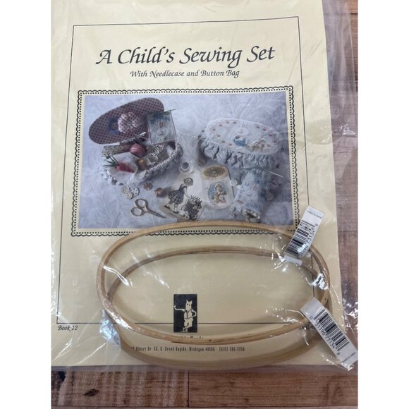 A Childs Sewing Set With Needlecase & Button Bag Kit - Picture 1 of 3